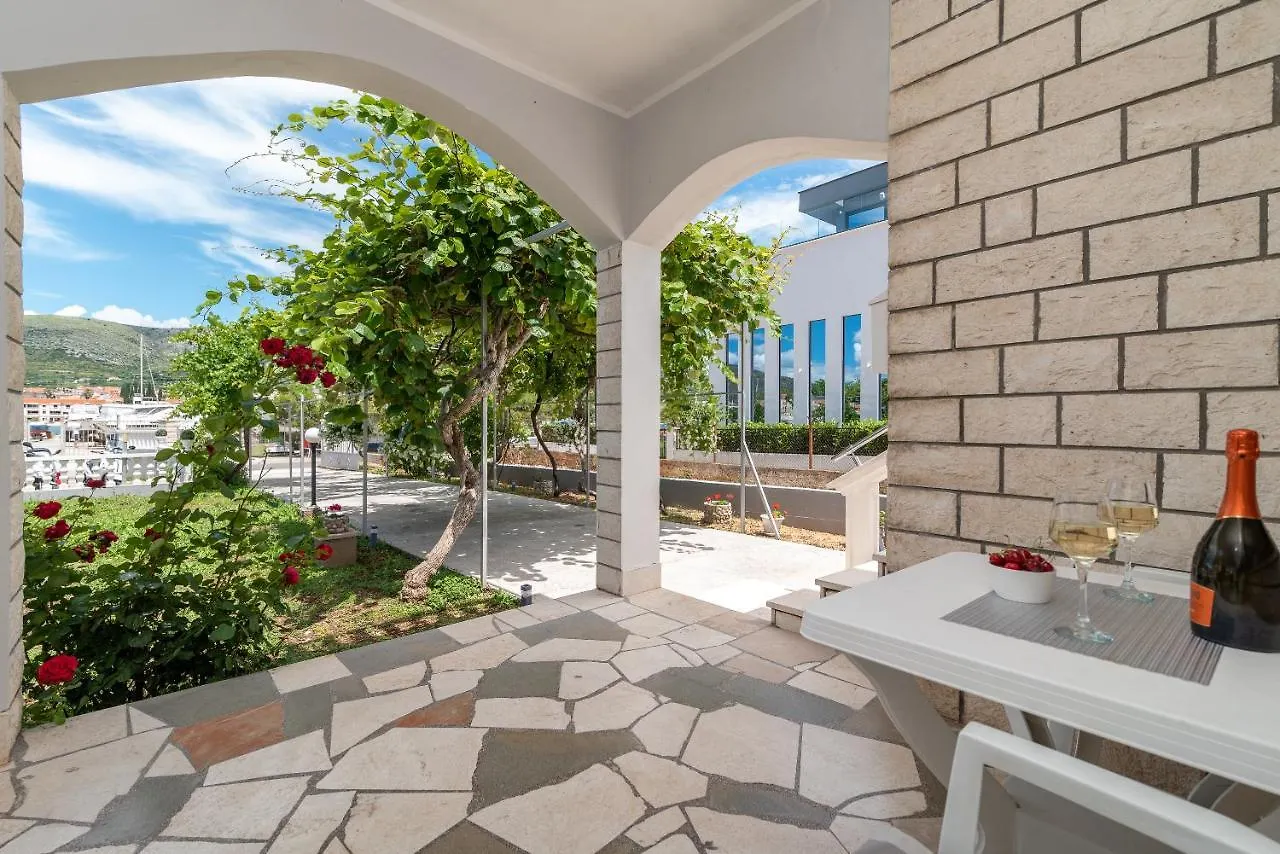 Apartments Bozan Trogir 0*,  Croacia