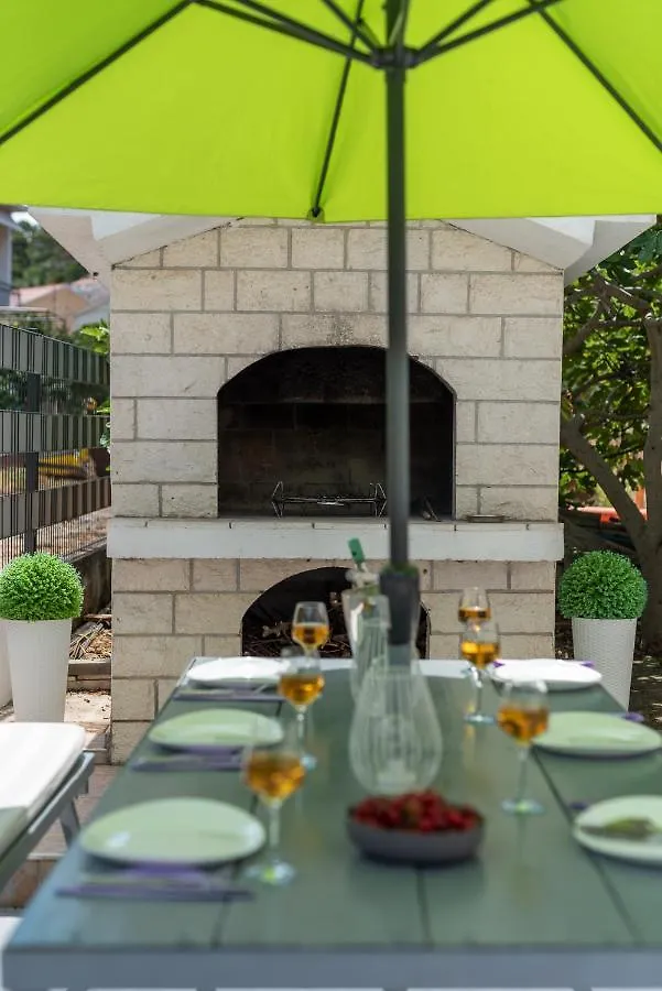 Apartments Bozan Trogir 0*,