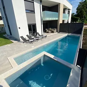 villa-lighthouse-mit-pool-und-jacuzzi.in-istria.net/