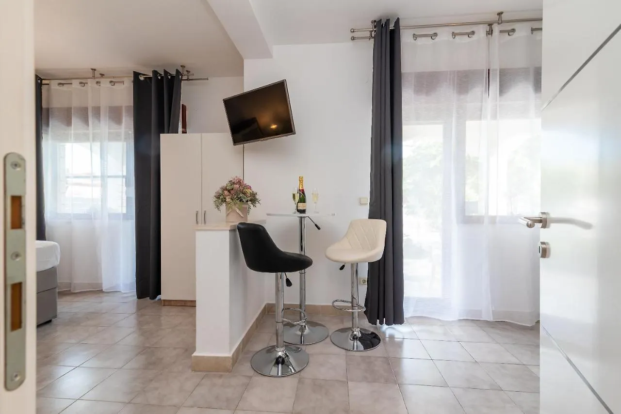 Apartments Bozan Traù