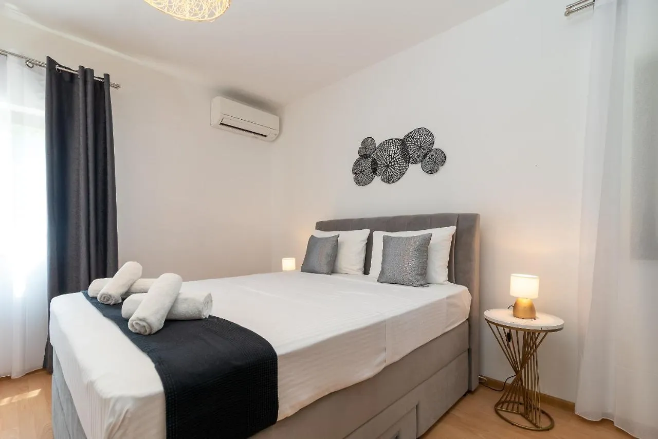 Apartments Bozan Traù 0*,